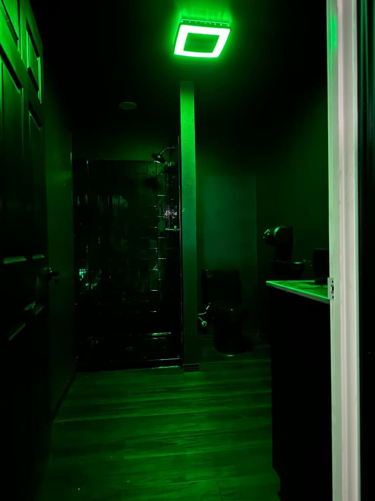 Private shower and restroom at Paradise Gym